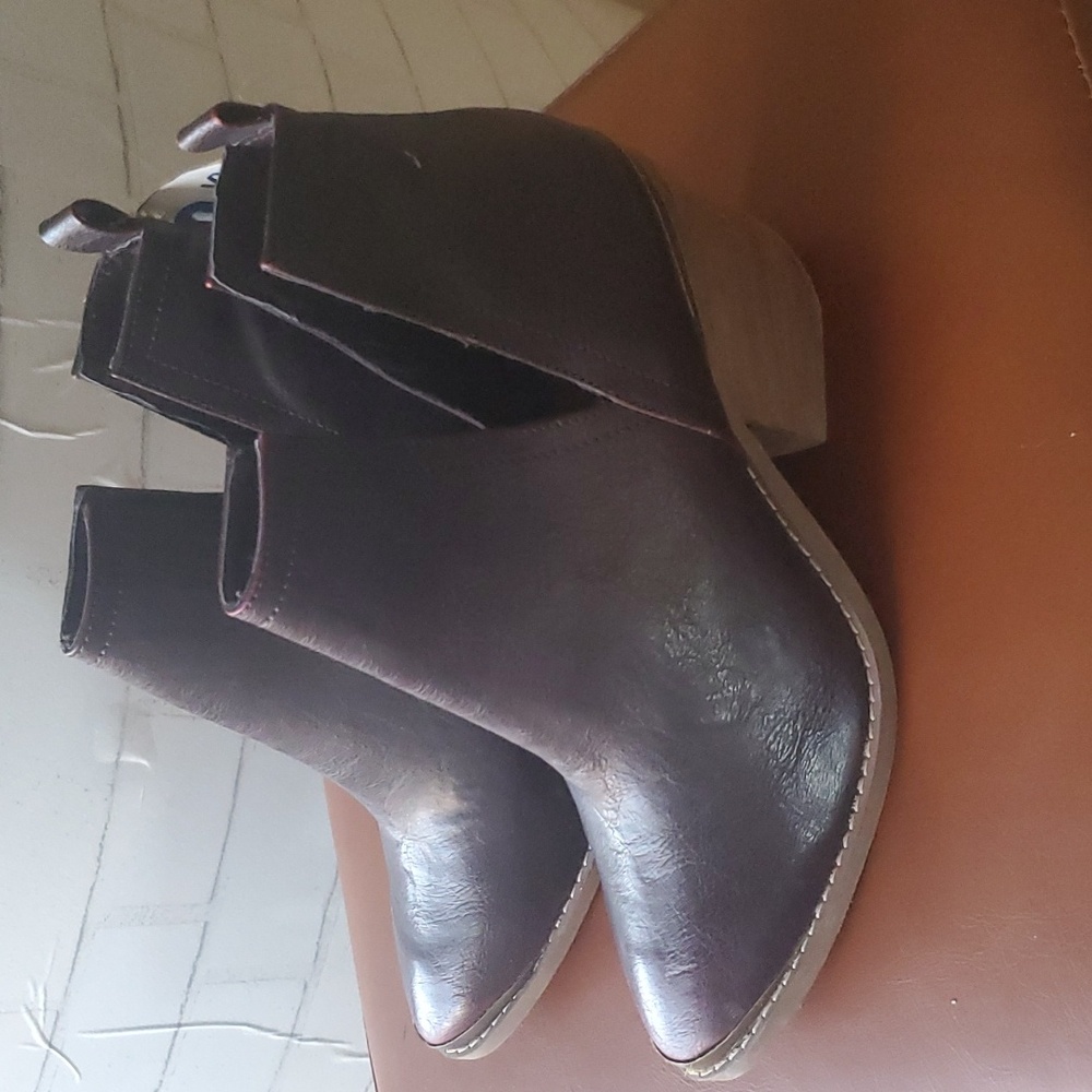 NWT cut out bootie